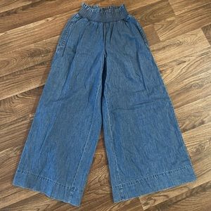 Comfy jean like capris- stretchy waist band